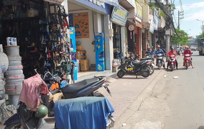 Tên cướp ở Sài Gòn bị đánh bầm dập sau khi đâm thanh niên chạy SH-2