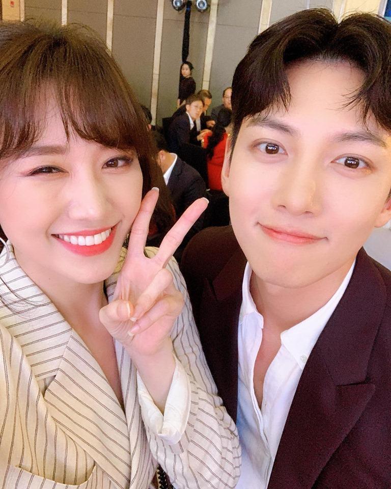 Ảnh hot nhất ngày: Hari Won khiến vạn người ghen nổ mắt khi chụp hình với nam thần Ji Chang Wook-5