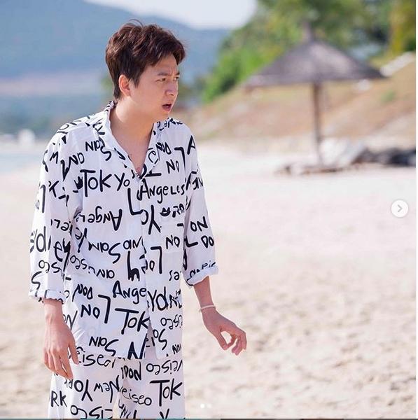 Hoa hậu Kỳ Duyên mang theo túi hàng hiệu xuống phố chỉ để... đựng đồ ăn-9