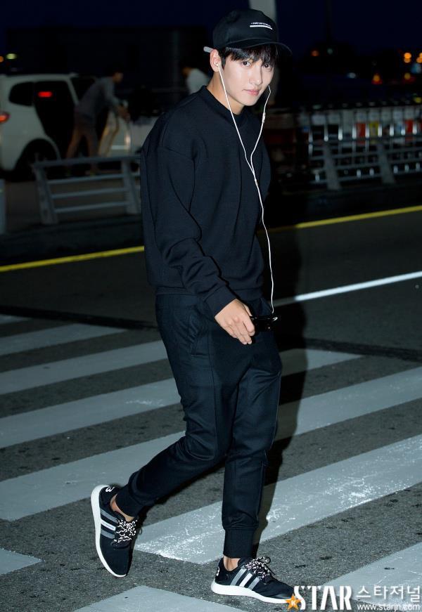 Ji Chang Wook diện cả cây đen, đi giày hiếm khi đến Hà Nội-2