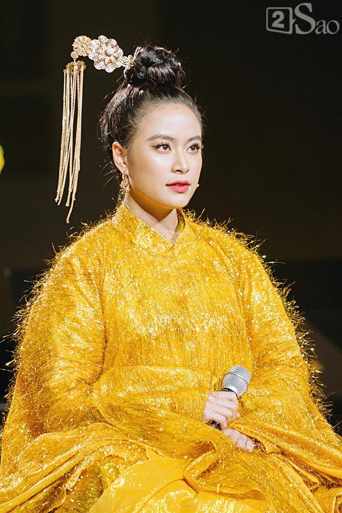 Hoàng Thùy Linh như  bà hoàng khi diễn cùng vị thần phương Đông Kim Jae Joong và mỹ nữ sexy Hyomin-1