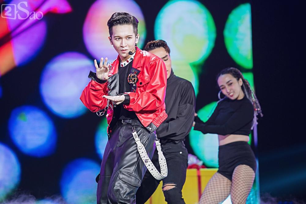 Hoàng Thùy Linh như bà hoàng khi diễn cùng vị thần phương Đông Kim Jae Joong và mỹ nữ sexy Hyomin-17