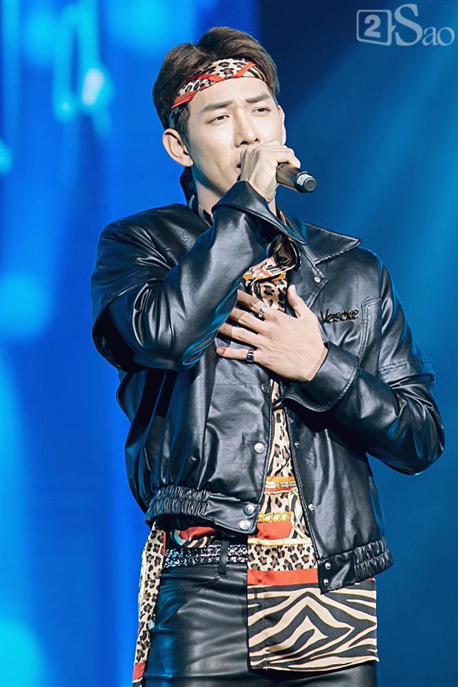 Hoàng Thùy Linh như bà hoàng khi diễn cùng vị thần phương Đông Kim Jae Joong và mỹ nữ sexy Hyomin-16