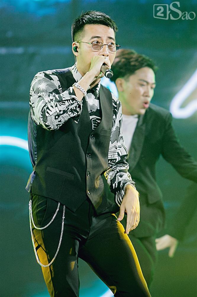 Hoàng Thùy Linh như bà hoàng khi diễn cùng vị thần phương Đông Kim Jae Joong và mỹ nữ sexy Hyomin-12