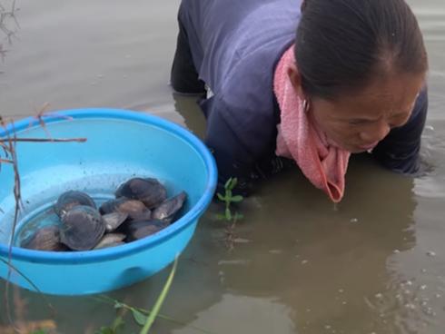 Dân mạng xôn xao mức thu nhập cực khủng khi bà Tân Vlog vừa được nhận tiền từ Youtube-4