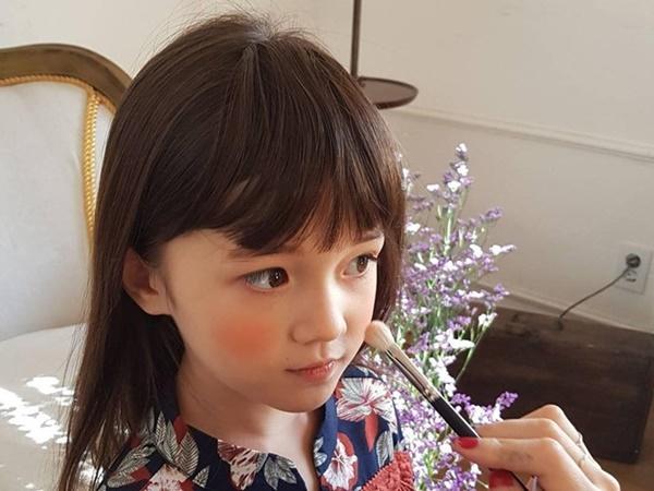 Mẫu nhí lai Hàn Quốc - Na Uy được khen xinh như thiên thần-1