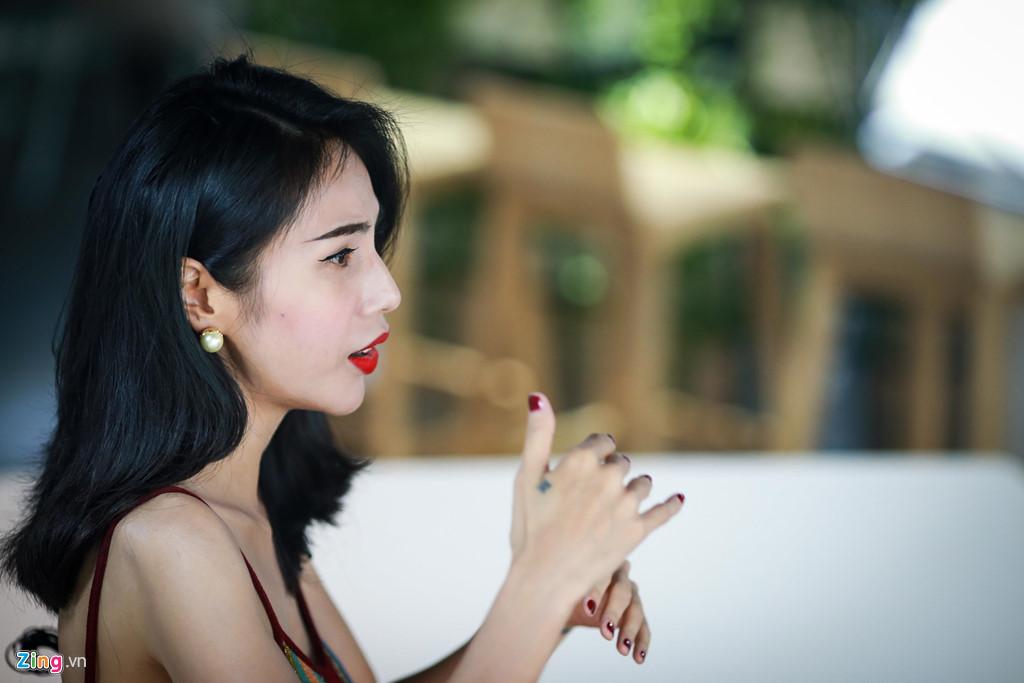 Thủy Tiên tiết lộ sở hữu biệt thự, xe sang và hàng chục tỷ ở tuổi 34-9