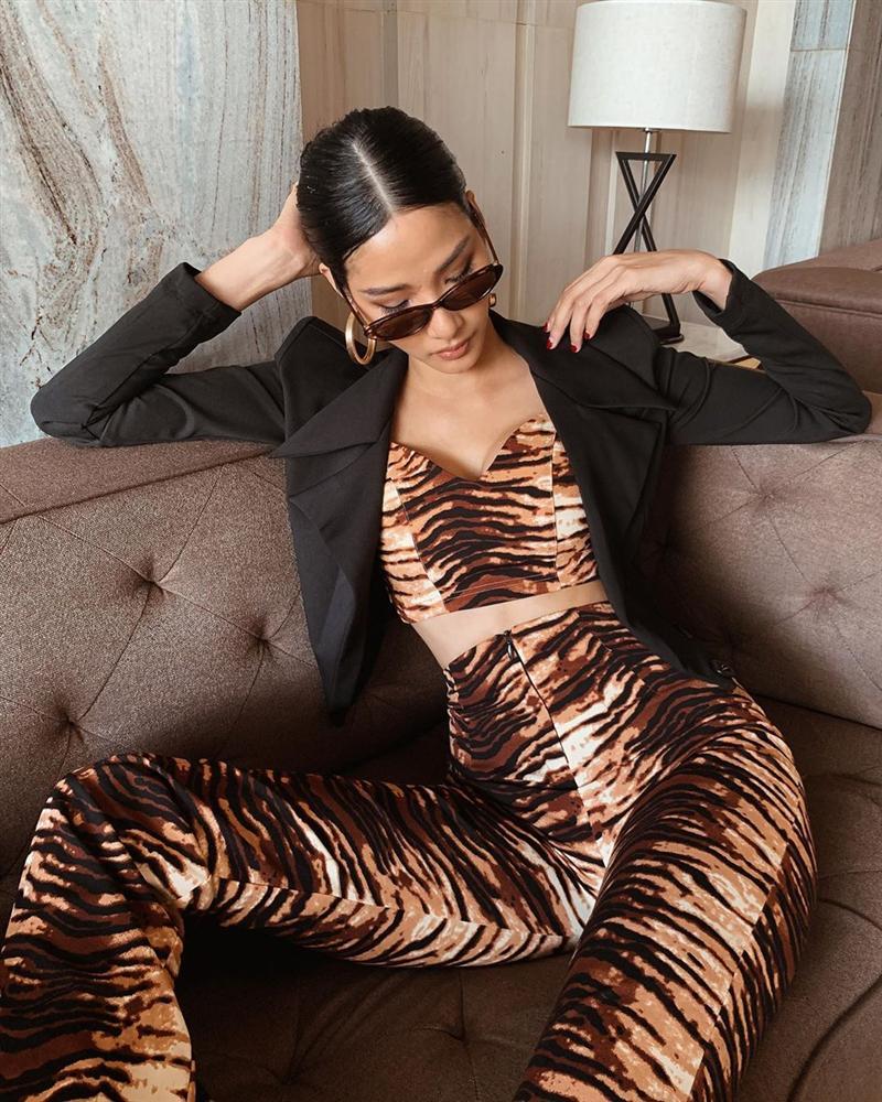 Bản tin Hoa hậu Hoàn vũ 27/7: Hoàng Thùy ăn mặc hổ báo nhưng lại để lộ khuyết điểm sắc vóc trước dàn đối thủ-1