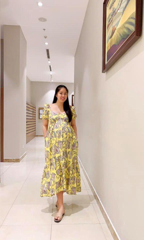 Minh Hằng diện bikini hoa lá phô diễn vòng 1 tràn trề bên bể bơi-9