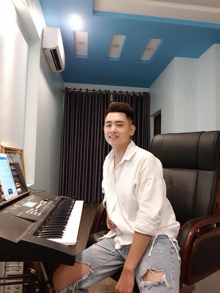 Xuất hiện vài giây ngắn ngủi, chiến sĩ công an khiến chị em tự giác đổ gục vì quá điển trai-4