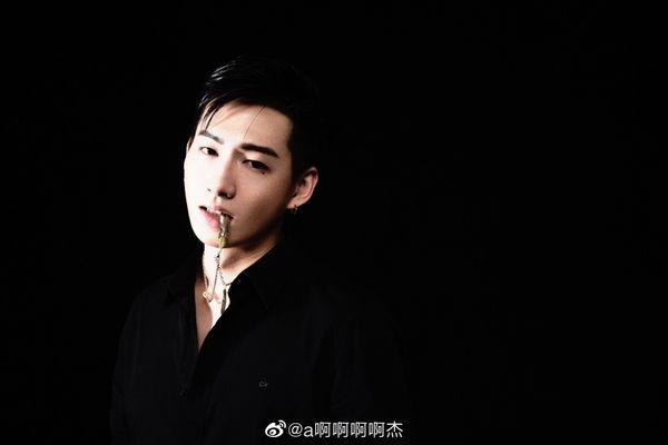 Tìm ra danh tính soái ca mặc sơ mi trắng chơi nhạc DJ trong loạt video triệu view, nhìn ảnh đời thường còn lịm tim hơn nhiều-5