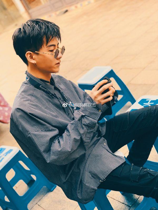 Tìm ra danh tính soái ca mặc sơ mi trắng chơi nhạc DJ trong loạt video triệu view, nhìn ảnh đời thường còn lịm tim hơn nhiều-6