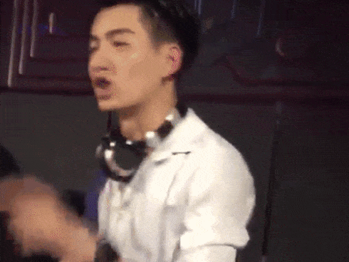 Dân mạng hoang mang trước câu chuyện bố quay cảnh con diễn văn nghệ ở trường nhưng video toàn hình ảnh cô giáo-2