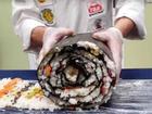 Sushi hải sản khổng lồ dài 10 m thách thức người ăn