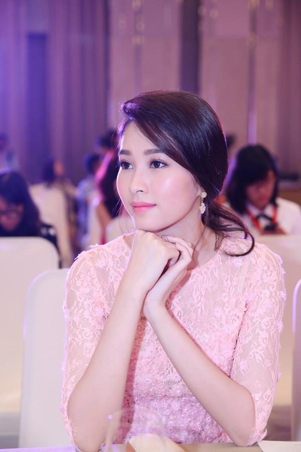 2 lần xuống tóc là 2 lần Đặng Thu Thảo gây bão với nhan sắc lão hóa ngược-10