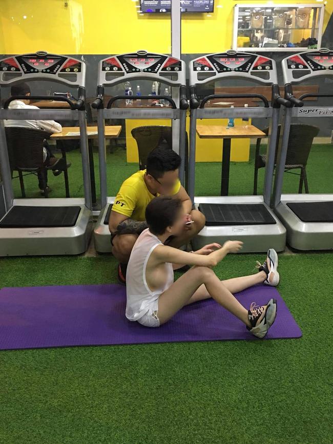 Người phụ nữ trẻ gây tranh cãi khi mặc áo mỏng như tờ giấy, thả rông vòng 1 đi tập gym nhưng phát hiện của dân mạng mới choáng-1