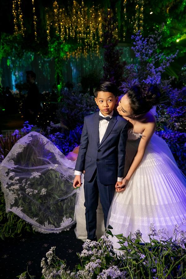 Cận cảnh 3 chiếc váy cưới chính thức trong hôn lễ với Cường Đô la giúp Đàm Thu Trang tỏa sáng như nàng công chúa bước ra từ chuyện cổ tích-4