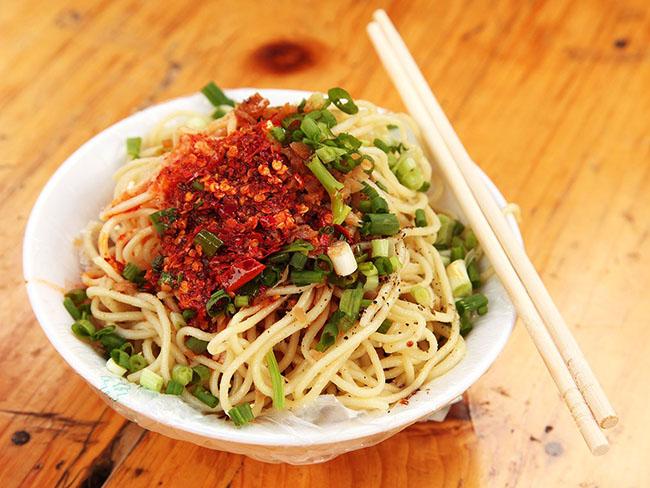 Đặc sản Tứ Xuyên đỏ lòm ớt thực khách vẫn chen nhau thưởng thức-1