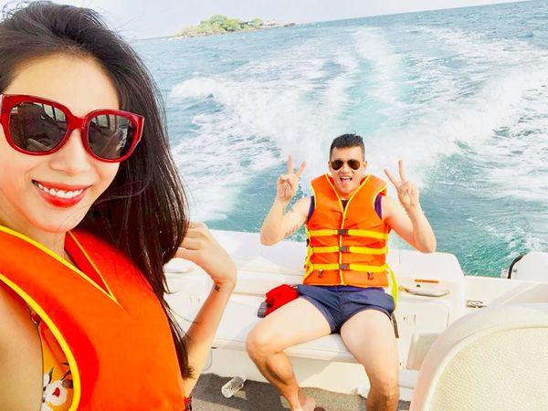 Cuộc sống cực giàu của Công Vinh - Thủy Tiên: Tháng tốn 200 triệu, biệt thự và siêu xe-4