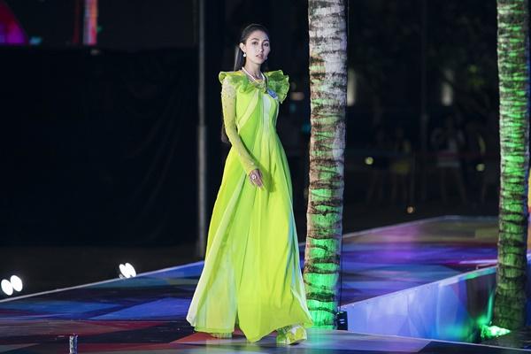 Nam Em già đau già đớn khi sánh vai với Mai Phương Thúy dù nhỏ hơn gần chục tuổi-8