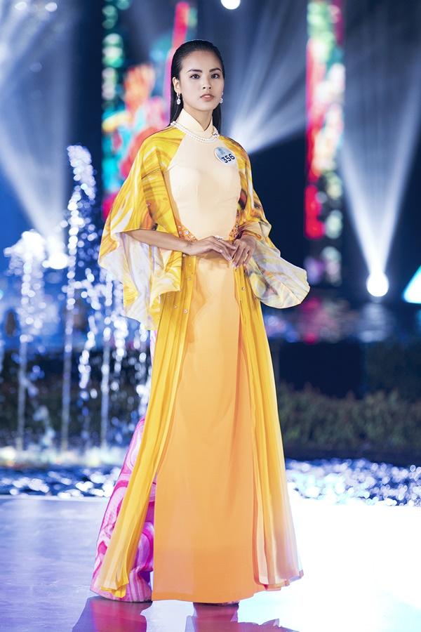 Nam Em già đau già đớn khi sánh vai với Mai Phương Thúy dù nhỏ hơn gần chục tuổi-11