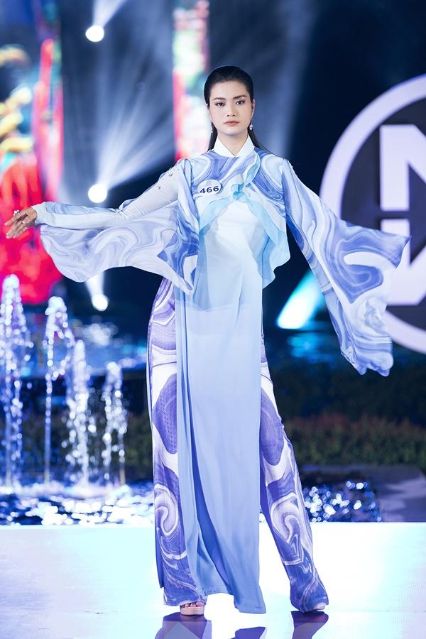 Nam Em già đau già đớn khi sánh vai với Mai Phương Thúy dù nhỏ hơn gần chục tuổi-12