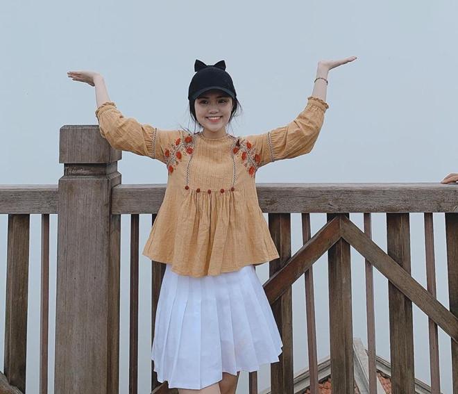 Bạn gái Quang Hải, Duy Mạnh khoe ảnh du lịch: Bánh bèo, sexy đủ cả-8