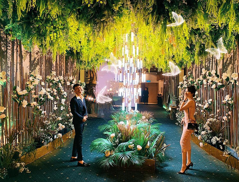 Khoe ảnh cùng bà xã trong đám cưới Cường Đô La, vợ chồng Minh Nhựa chiếm hết spotlight vì đẹp đôi chả kém cô dâu, chú rể-2