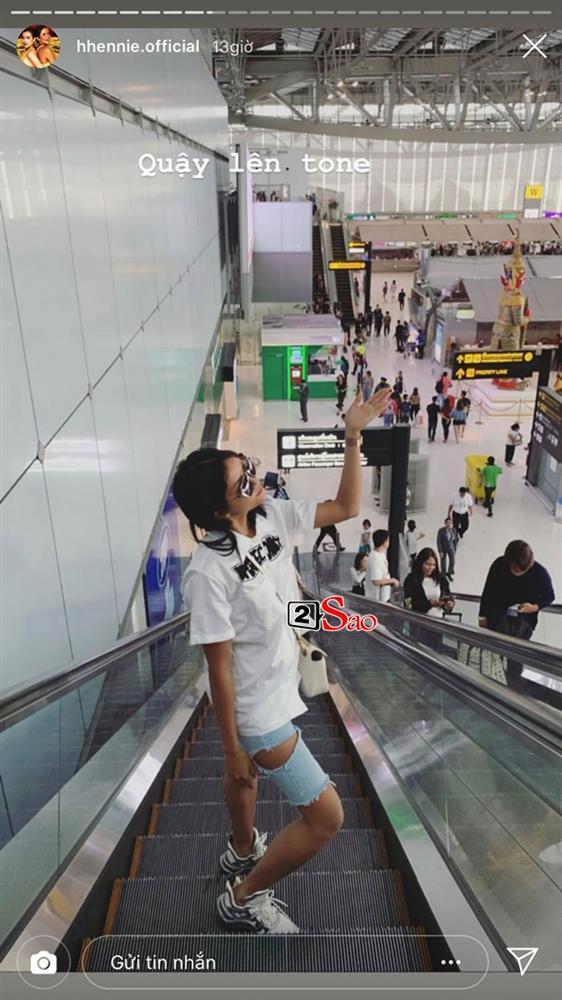 HHen Niê đi Sky Tour của Sơn Tùng M-TP với chiếc quần khoét quá nguy hiểm, suýt lộ vòng 3-2