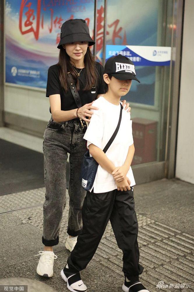 Con trai Chúc Anh Đài Đổng Khiết sở hữu vẻ ngoài khôi ngô dù mới lên 10-3