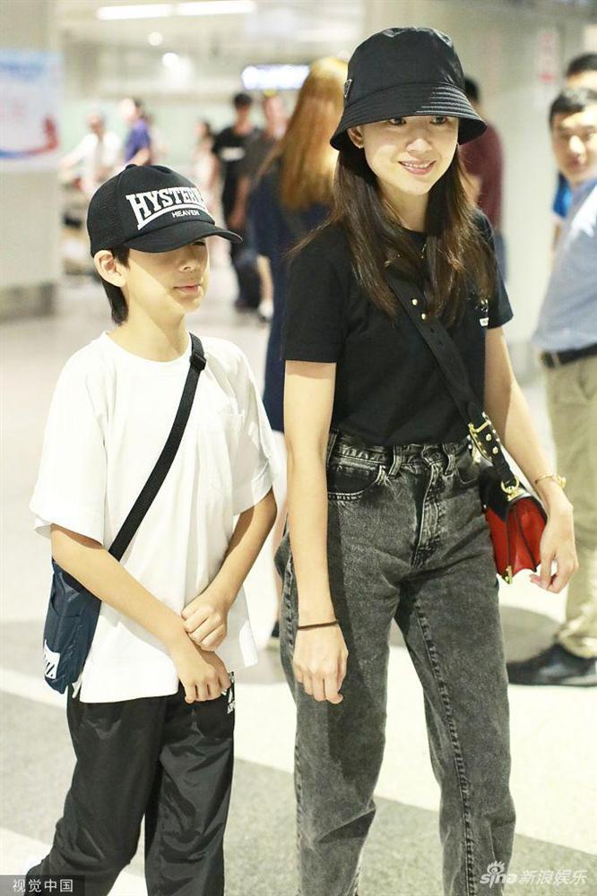 Con trai Chúc Anh Đài Đổng Khiết sở hữu vẻ ngoài khôi ngô dù mới lên 10-5