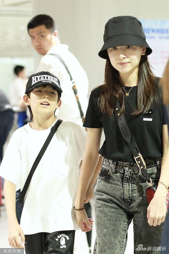 Con trai Chúc Anh Đài Đổng Khiết sở hữu vẻ ngoài khôi ngô dù mới lên 10-6