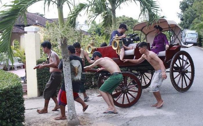 Hình ảnh hậu trường hài hước của những đoàn làm phim nghèo-1