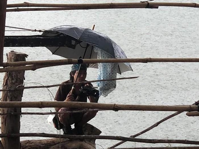 Hình ảnh hậu trường hài hước của những đoàn làm phim nghèo-3