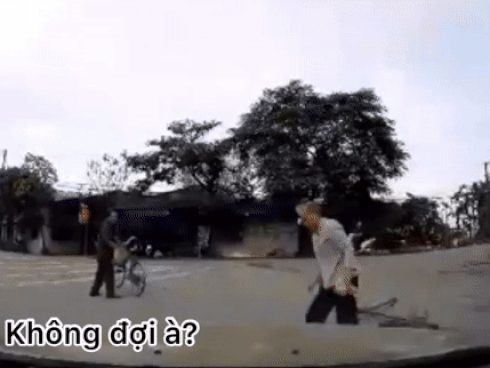 Bắt quả tang 3 nữ nhân viên ăn mặc hở hang, kích dục cho khách trong phòng VIP của tiệm massage ở Sài Gòn-4