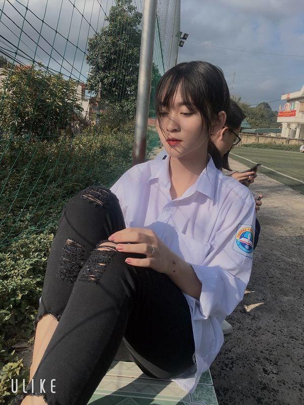 Chỉ với bức ảnh cầm biển trong hoạt động ngoại khóa của trường, nữ sinh Sơn La bị truy lùng vì nụ cười gây nghiện người xem-3