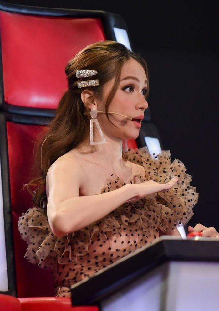 Đeo bịt tai giả vờ ngủ khi Hương Giang nhận xét thí sinh, Dương Khắc Linh bị chê vô duyên hết phần thiên hạ-1