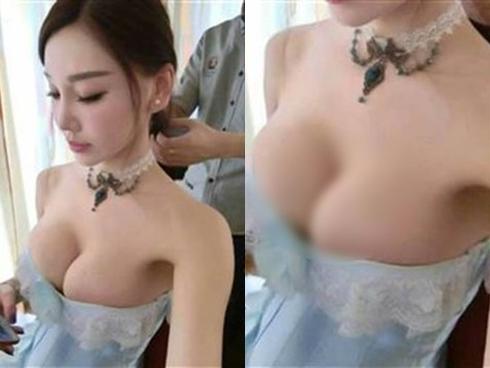 Để vòng 1 tràn gần hết váy lại còn không buồn mặc nội y khi đi ăn cưới, nữ khách khiến ai nhìn cũng ngán ngẩm-2