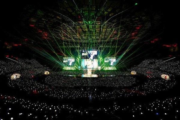 Khép lại 6 đêm concert tại Seoul, có bao nhiêu lượt khán giả đêm xem EXO diễn với đội hình 6 người?-3