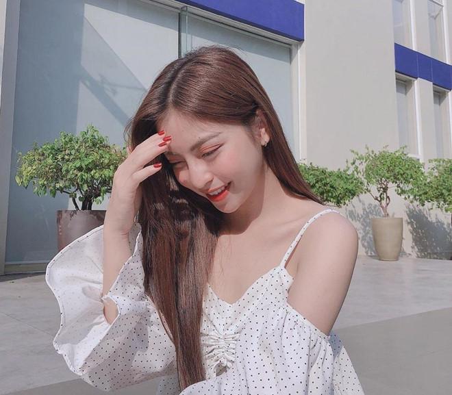 Bạn gái Quang Hải, Duy Mạnh và loạt WAGs Việt tự tin khoe mặt mộc-1