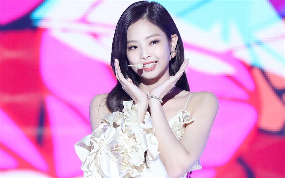 Đâu chỉ có BlackPink, sản phẩm SOLO của thành viên Jennie cũng công phá kỉ lục Youtube thế này đây-3
