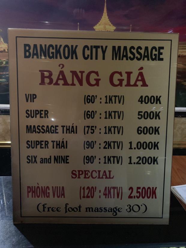 Bắt quả tang 3 nữ nhân viên ăn mặc hở hang, kích dục cho khách trong phòng VIP của tiệm massage ở Sài Gòn-2