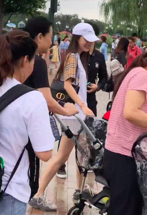 Angela Baby lạnh nhạt trong khi Huỳnh Hiểu Minh cố gắng níu giữ hôn nhân?-8