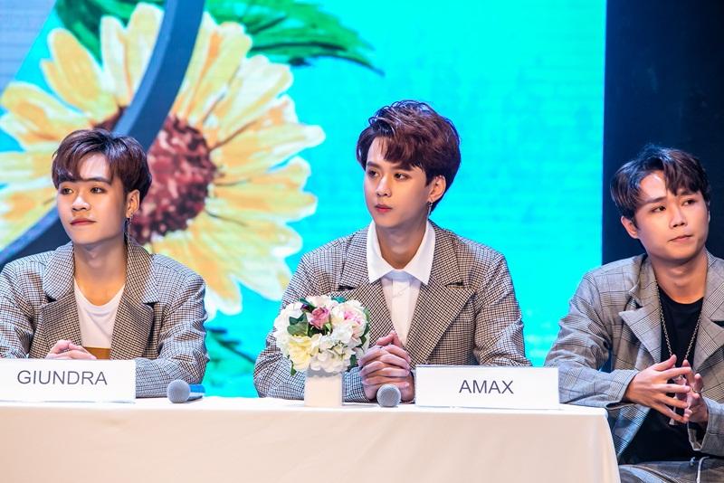 Chào đón nhóm nhạc mới gia nhập showbiz, đàn anh Tùng Dương ân cần dặn dò: Hãy biết lắng nghe nhau-10