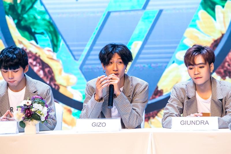 Chào đón nhóm nhạc mới gia nhập showbiz, đàn anh Tùng Dương ân cần dặn dò: Hãy biết lắng nghe nhau-12