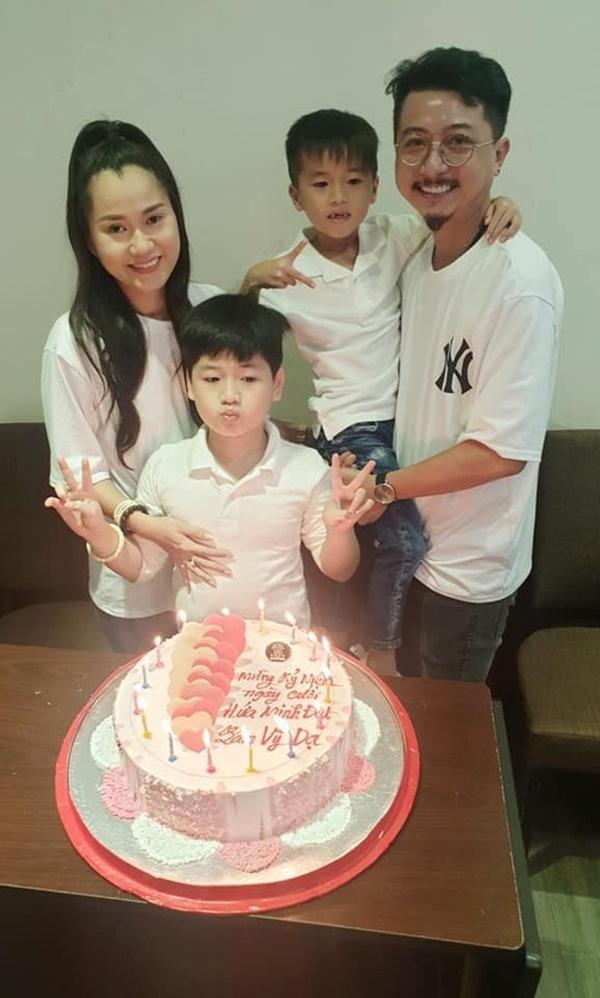 Kỷ niệm 9 năm yêu Lâm Vỹ Dạ, Hứa Minh Đạt viết tâm thư: Anh hứa sẽ là virus mang hạnh phúc cho em-4