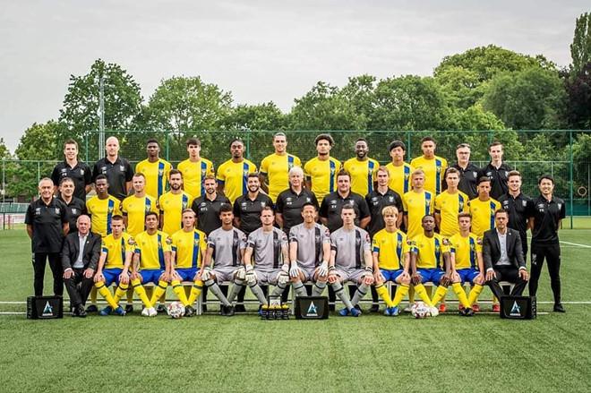 Công Phượng chụp ảnh với đồng đội Bỉ: Từ e thẹn đến khoác tay tình tứ-6