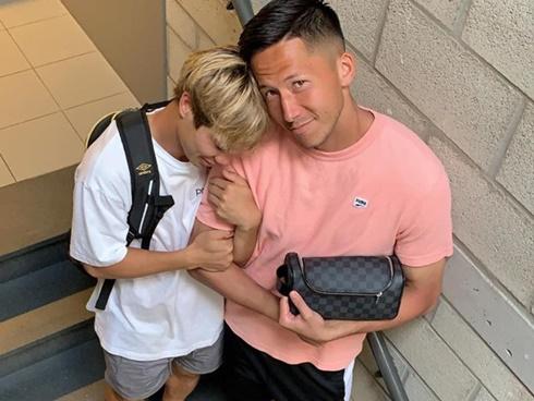 Công Phượng khoe ảnh ở nước Bỉ, tiết lộ bí kíp chụp ảnh ăn gian chiều cao khiến dân mạng cười bò-4