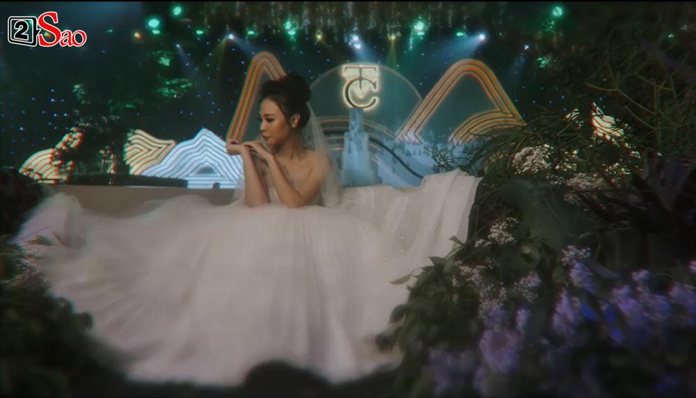 CLIP HOT: Cường Đô La - Đàm Thu Trang cùng bé Subeo cười rạng ngời hạnh phúc trong đám cưới cổ tích-2