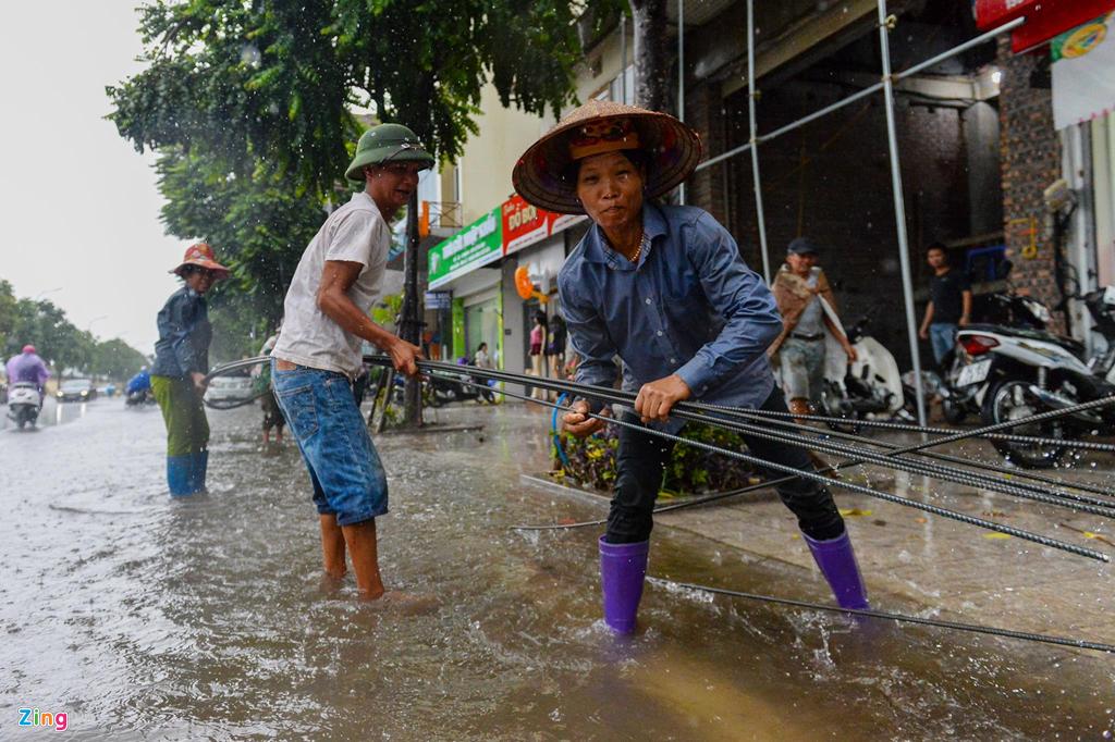 Xe chết máy hàng loạt sau mưa lớn-4